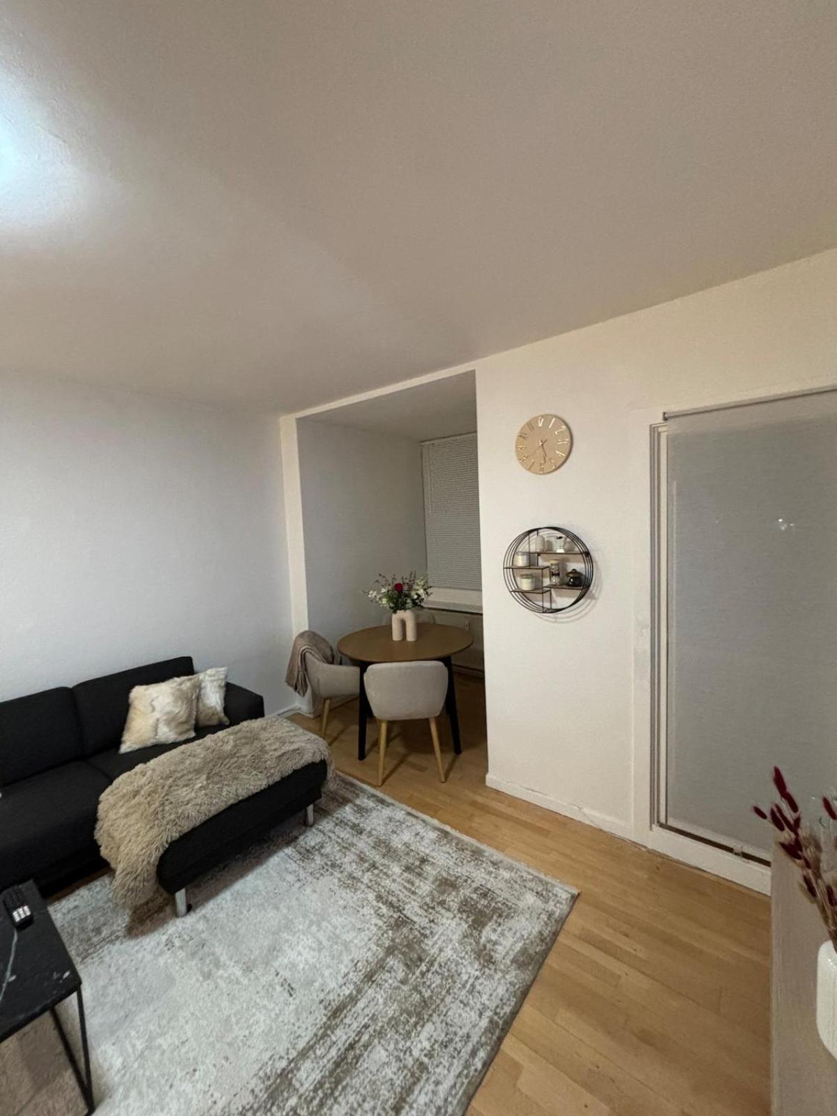 Apartment Cozy 3-room With 2 Bedrooms *